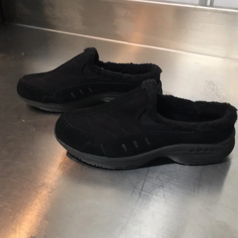 New Woman’s Easy Spirit Black Slip-On Faux Fur Lined‎ Comfort Mules